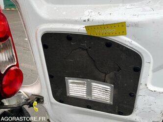 2015-peugeot-partner-1413420-45324943