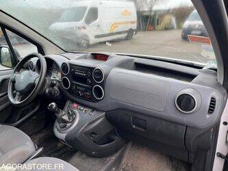 2015-peugeot-partner-1413420-45324944