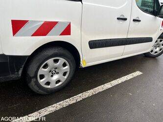 2015-peugeot-partner-1413420-45324947