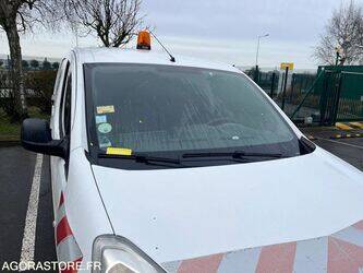 2015-peugeot-partner-1413420-45324957