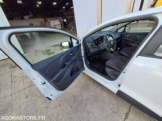 2015-renault-clio-1413426-45325022