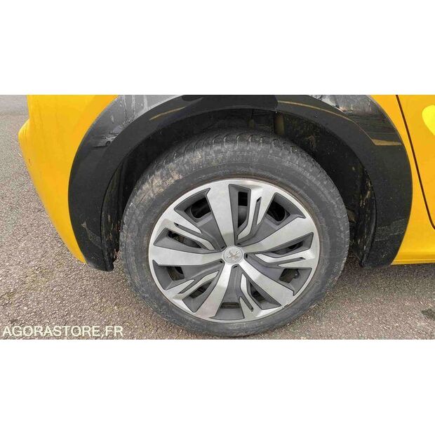 2020 Peugeot 208-45325096