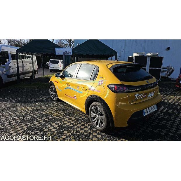 2021 Peugeot 208-45325310