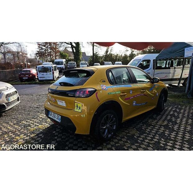 2021 Peugeot 208-45325312