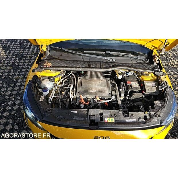 2021 Peugeot 208-45325317