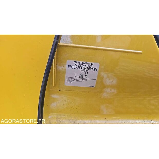 2021 Peugeot 208-45325319