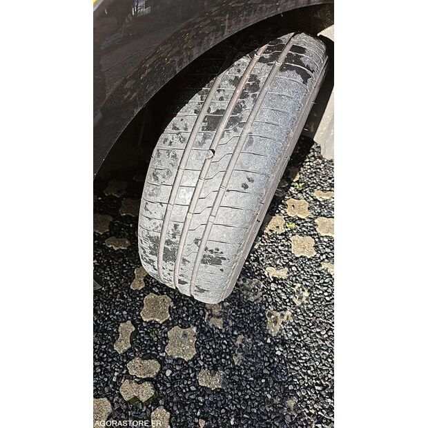 2021 Peugeot 208-45325320