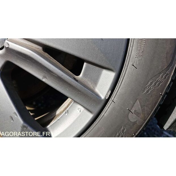 2021 Peugeot 208-45325326