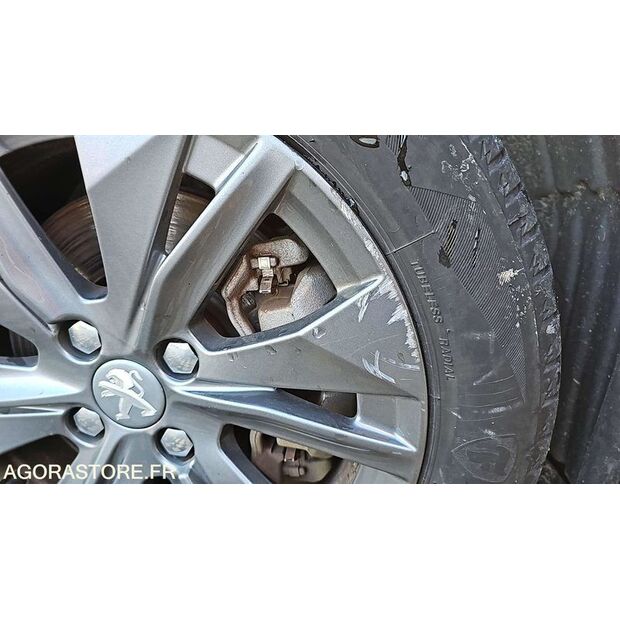 2021 Peugeot 208-45325328