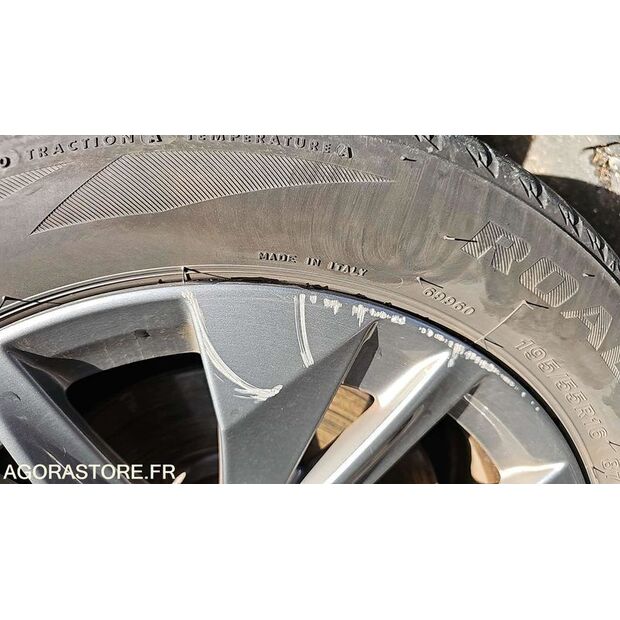 2021 Peugeot 208-45325331