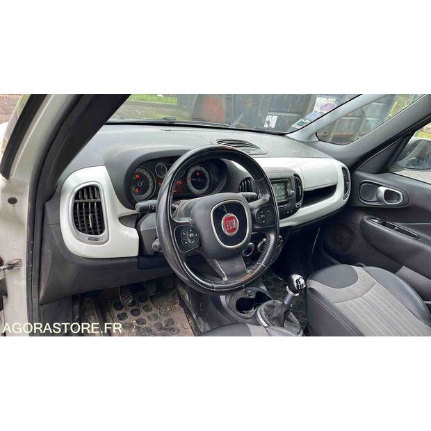 2016 Fiat 500-45325417