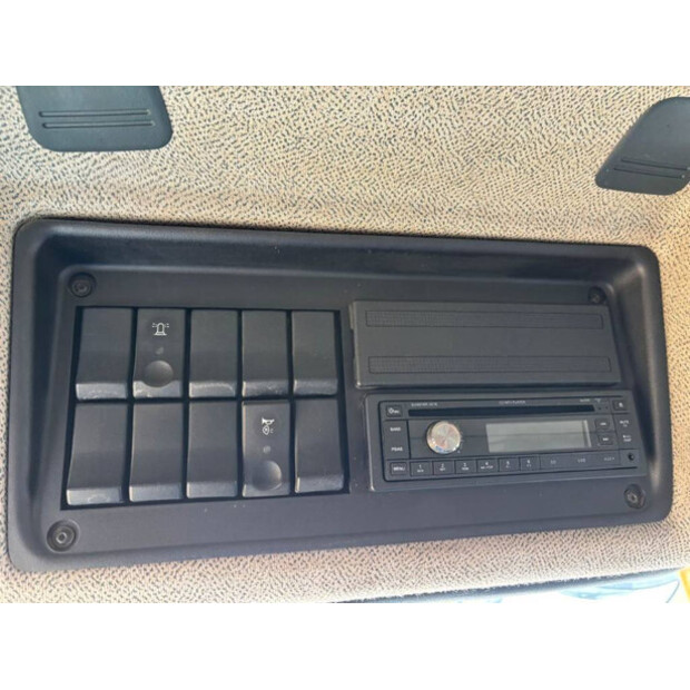 2000 Renault Rincheval-45327289