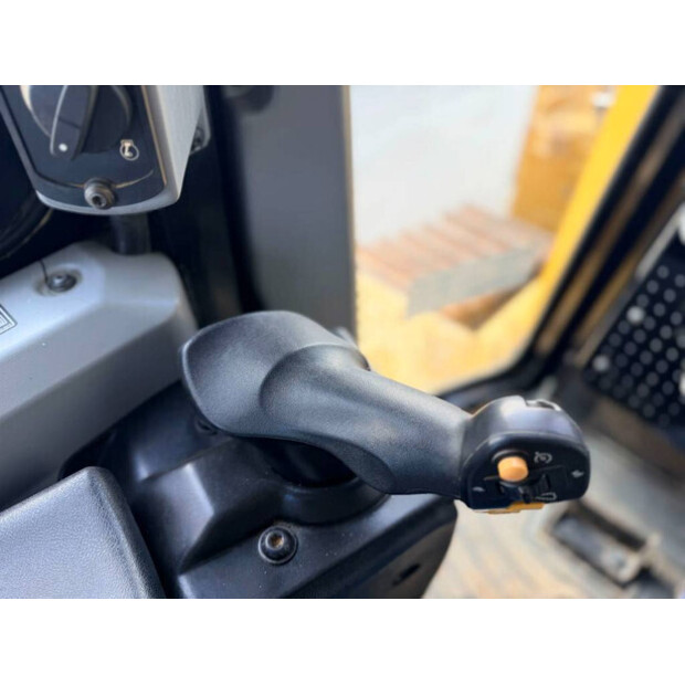 2017 Caterpillar D6T-XW-45327968