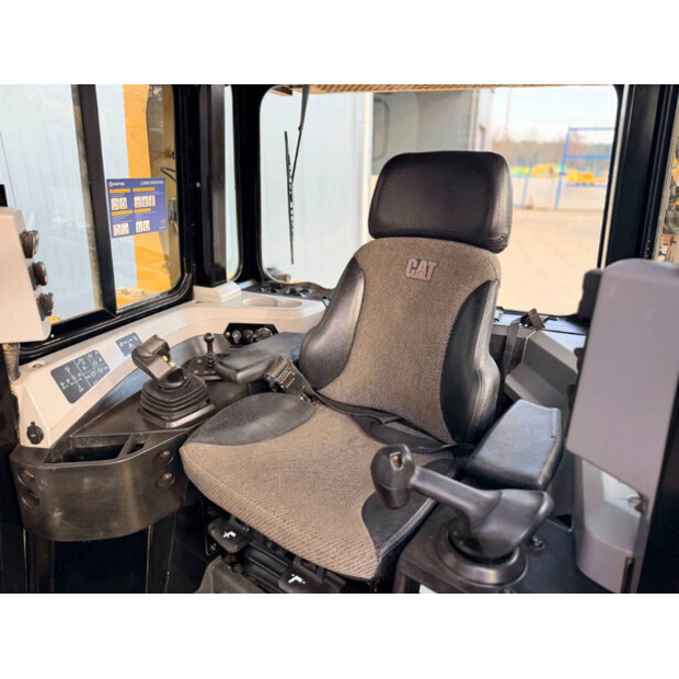 2017 Caterpillar D6T-XW-45327969