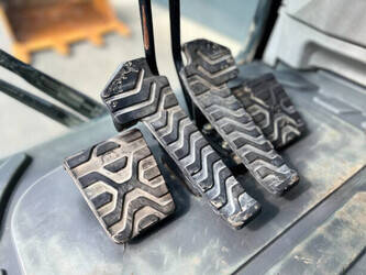 2017-caterpillar-352f-1413589-45328818