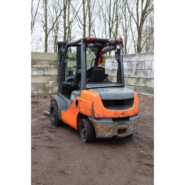 2015 Toyota 52-8FDF30-45332425