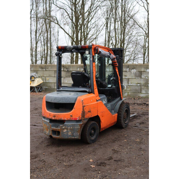 2015 Toyota 52-8FDF30-45332427