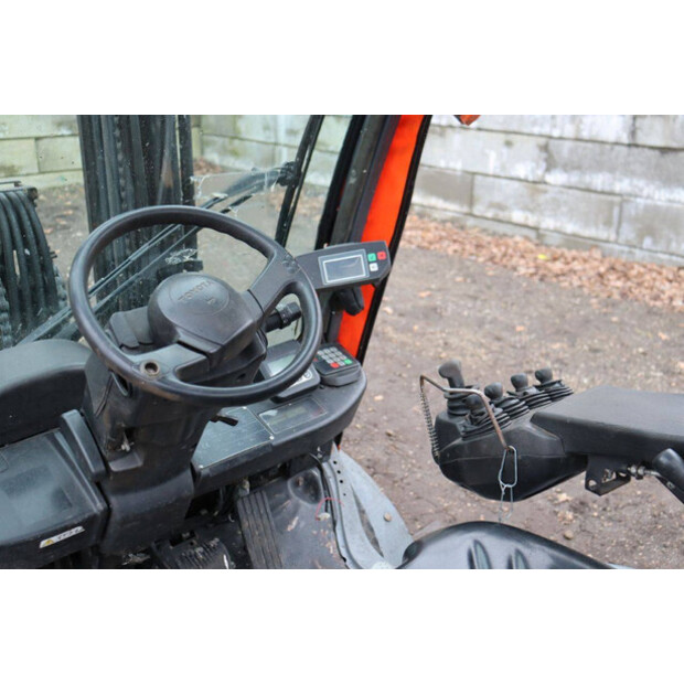 2015 Toyota 52-8FDF30-45332443