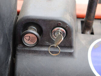 toyota-25-1413736-45333470