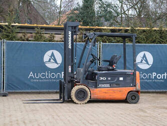 صورة ل رافعات شوكية 2007 دووسان B30X-5 للبيع في الإمارات العربيّة المتّحدة