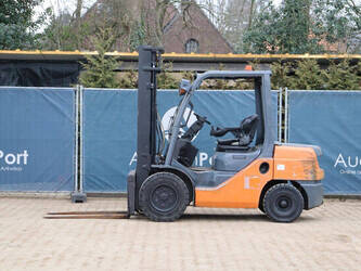 2012-toyota-52-8fdjf35-1413752-45334013