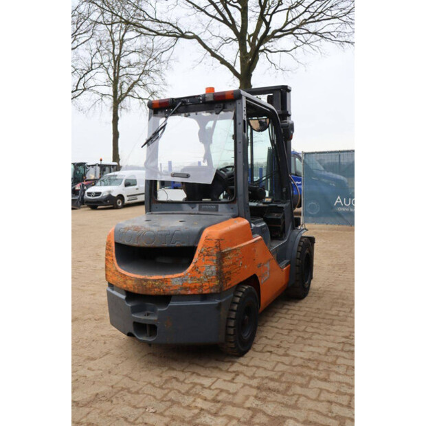 2012 Toyota 52-8FDJF35-45334017