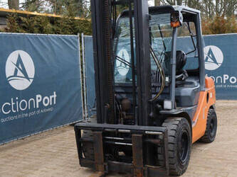 2012-toyota-52-8fdjf35-1413752-45334020