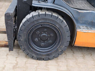 2012-toyota-52-8fdjf35-1413752-45334024