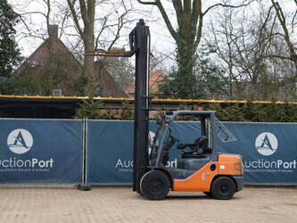 2012-toyota-52-8fdjf35-1413752-45334047