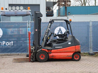 صورة ل رافعات شوكية 2011 ليندي E25-02