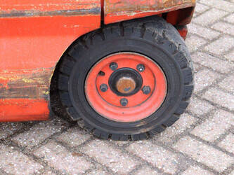 2011-linde-e25-02-1413774-45334581