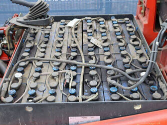 2011-linde-e25-02-1413774-45334601