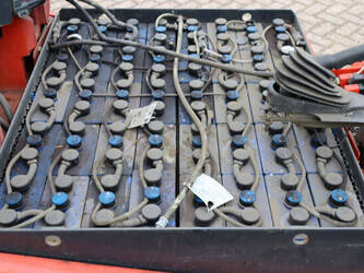 2011-linde-e25-02-1413774-45334603