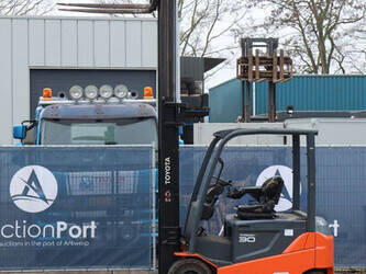 2013-toyota-8fbmkt30-1413775-45334640