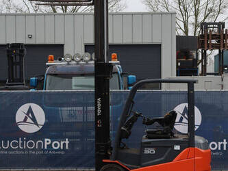 2013-toyota-8fbmkt30-1413775-45334641