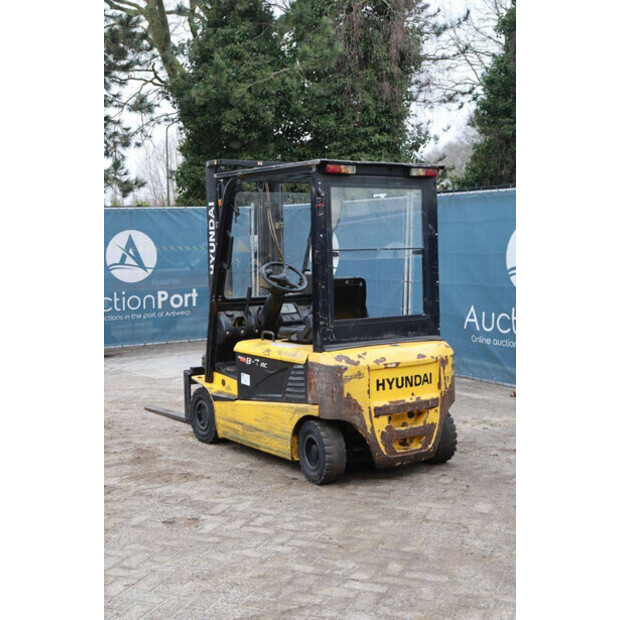 2009 Hyundai 18B-7-45335099