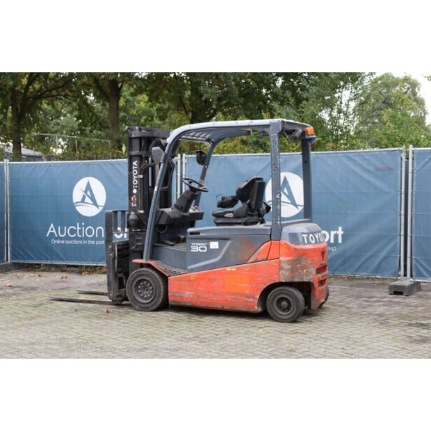 2014 تويوتا 8FBMT30-45335699