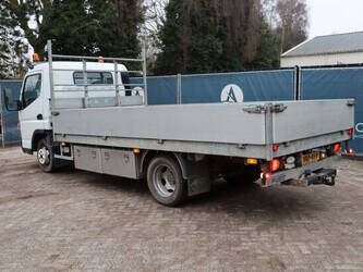 2015-fuso-canter-45336164