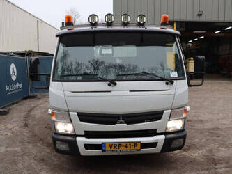 2015-fuso-canter-45336168