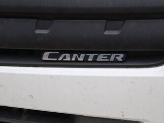 2015-fuso-canter-45336172