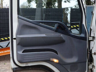 2015-fuso-canter-45336184