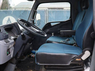 2015-fuso-canter-45336186