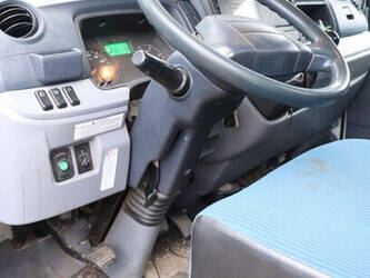 2015-fuso-canter-45336189