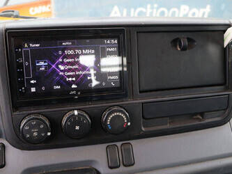 2015-fuso-canter-45336197