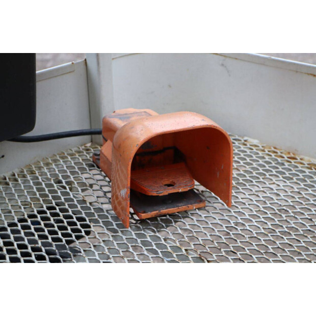 2016 جيه ال جي E300AJP-45336298