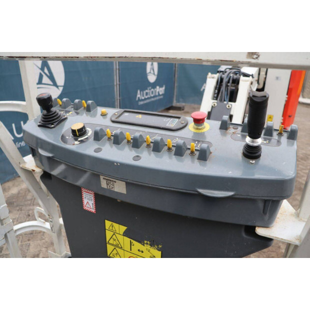 2016 جيه ال جي E300AJP-45336300