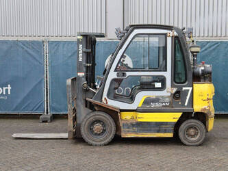 nissan-25-1413844-45336800