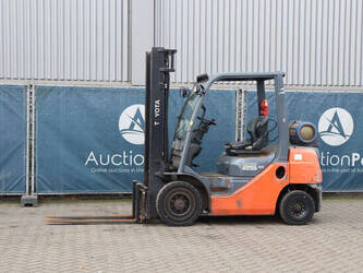 صورة ل رافعات 2012 تويوتا 02-8FGF25