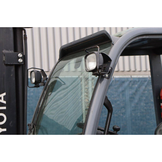 2012 تويوتا 02-8FGF25-45336922