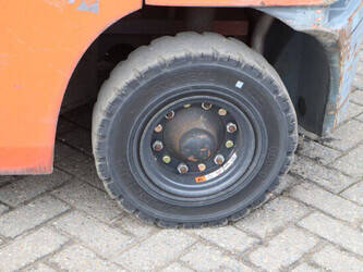 2012-toyota-02-8fgf25-1413847-45336924